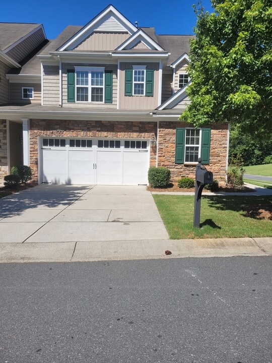11002 Cripple Creek Ln in Charlotte, NC - Foto de edificio