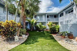 2150 NE 42nd Ct in Lighthouse Point, FL - Foto de edificio - Building Photo