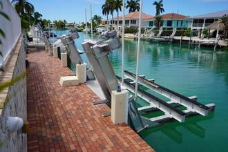 316 E Seaview Dr in Duck Key, FL - Building Photo - Building Photo