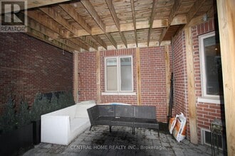 73 Headwater Crescent in Richmond Hill, ON - Building Photo - Building Photo