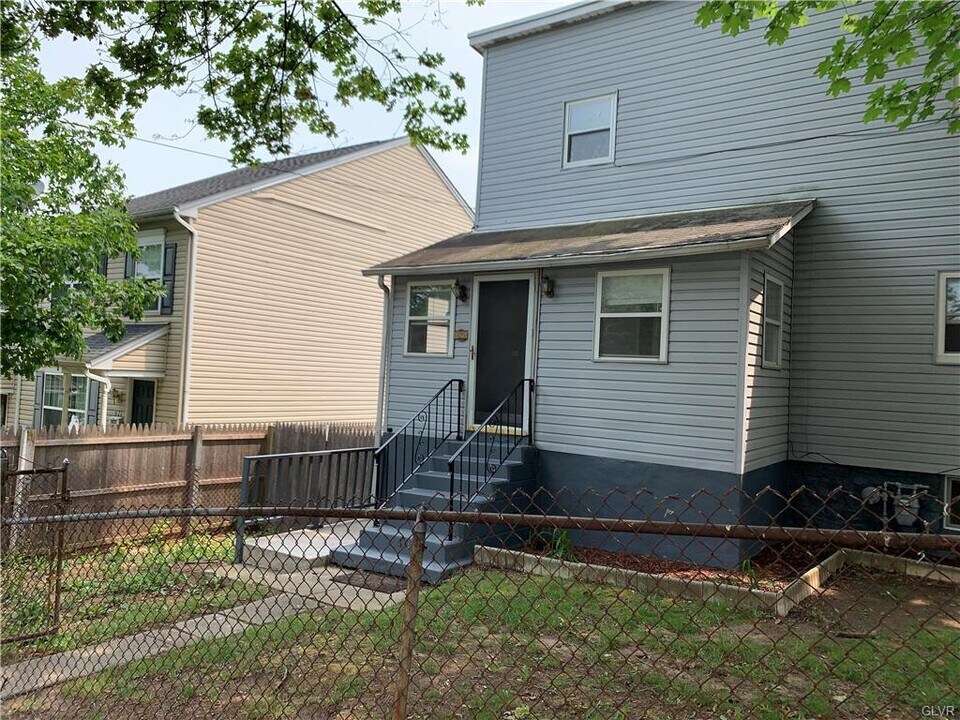 625 Aaron St in Bethlehem, PA - Building Photo