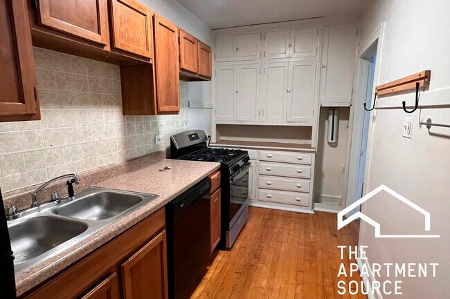 1421 W Hutchinson St, Unit 2 in Chicago, IL - Building Photo - Building Photo