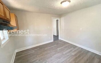 218 73rd St N in Birmingham, AL - Foto de edificio - Building Photo