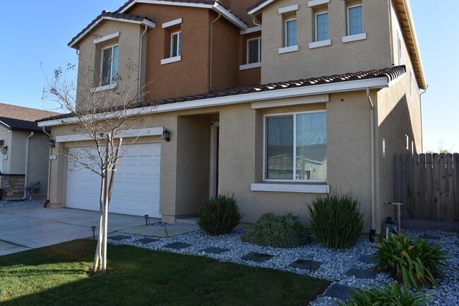 652 Marybelle Dr in Merced, CA - Building Photo - Building Photo