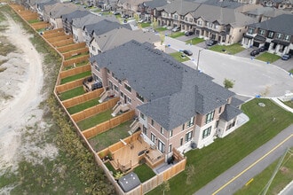 1-99 Peter Hogg Crt in Whitby, ON - Building Photo - Building Photo