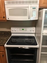 100 Grand View Ave, Unit 9A in Quincy, MA - Foto de edificio - Building Photo