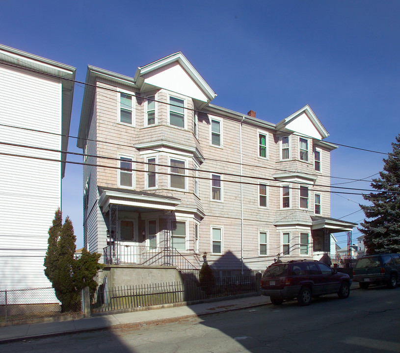 394-396 William St in Fall River, MA - Building Photo