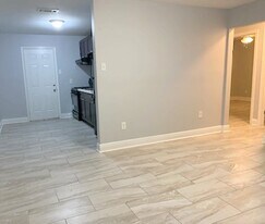 2523 Saint Ann St, Unit B