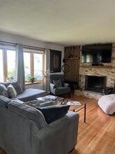 323 Shingle Hill Rd in West Haven, CT - Building Photo - Building Photo