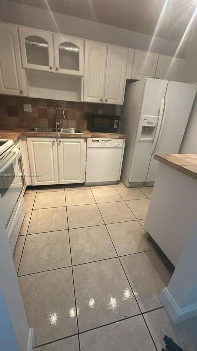 10441 Mahogany Key Cir in Miami, FL - Building Photo - Building Photo