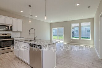 27313 E Oak View Dr in Lee's Summit, MO - Building Photo - Building Photo