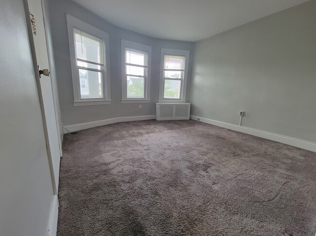 206 Cambridge Ave, Unit 206 Cambridge Ave Garfiel in Garfield, NJ - Building Photo - Building Photo