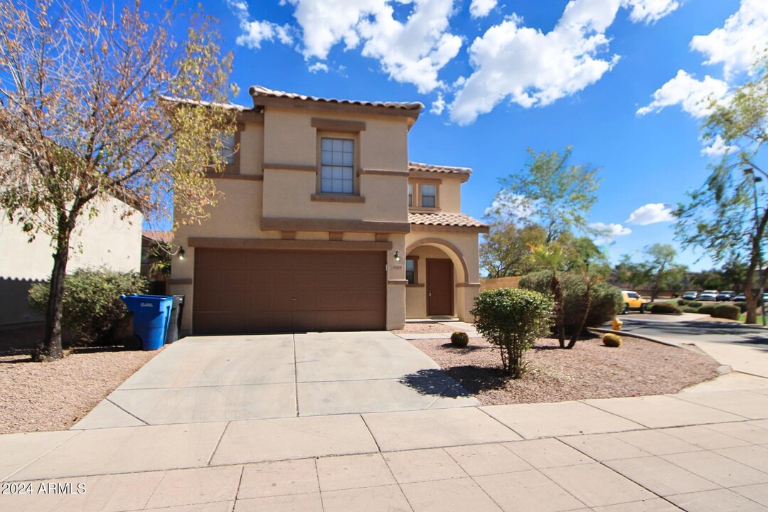 3058 E Michelle Way in Gilbert, AZ - Foto de edificio