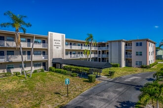 Disston Plaza in St. Petersburg, FL - Foto de edificio - Building Photo