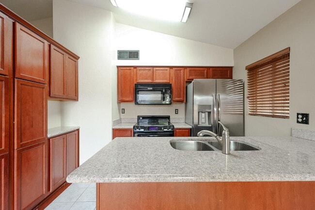 102 W Concorda Dr in Tempe, AZ - Building Photo - Building Photo