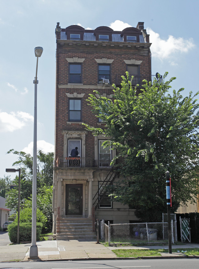 168 Clinton Ave in Newark, NJ - Building Photo - Building Photo