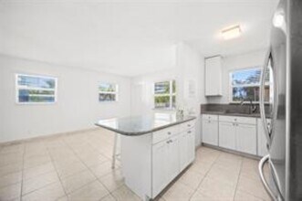 2131 N Ocean Blvd, Unit 17 in Fort Lauderdale, FL - Building Photo - Building Photo