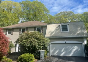4 Paddock Ln in Lexington, MA - Building Photo