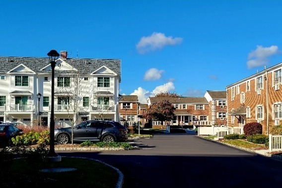 Colonial Village Apartments and Townhomes in Glastonbury, CT - Building Photo