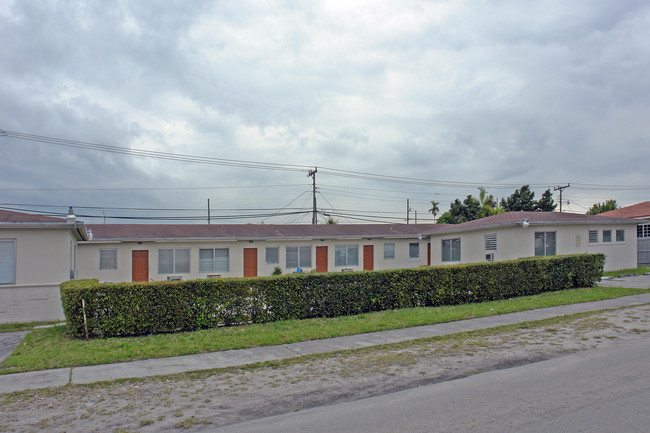 4710 NW 6th St in Miami, FL - Building Photo - Building Photo