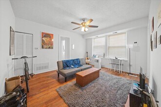 3727 N Pine Grove Ave in Chicago, IL - Building Photo - Building Photo
