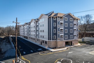 The Crown Walk in Netcong, NJ - Foto de edificio - Building Photo