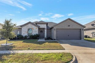 1333 Winding Hollow Dr in Grand Prairie, TX - Building Photo