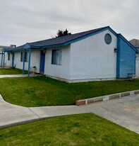 9917 Stobaugh St in Lamont, CA - Building Photo