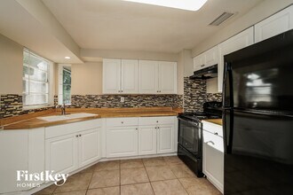 2582 Lake View Blvd in Port Charlotte, FL - Building Photo - Building Photo