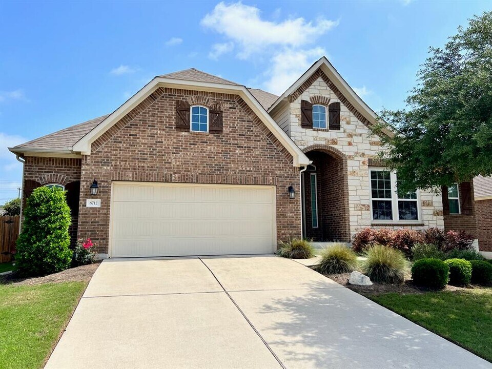 8712 Vantage Point Dr in Austin, TX - Building Photo