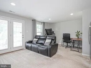 40 Village Green Ln in Gloucester Township, NJ - Building Photo - Building Photo