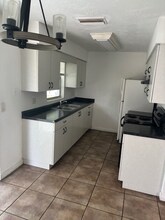 1703 N Pompano Ave in Sarasota, FL - Building Photo - Building Photo