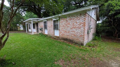 5761 Scotland Rd in Pensacola, FL - Building Photo - Building Photo