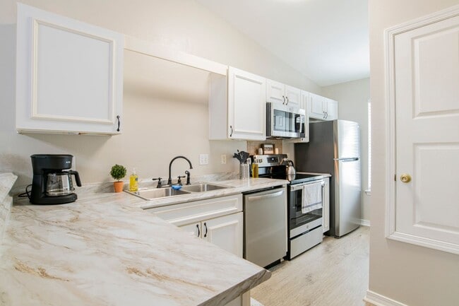 8140 Heirloom Dr in Pensacola, FL - Building Photo - Building Photo