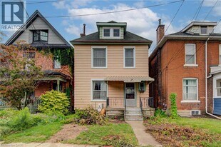 24 Hunt St in Hamilton, ON - Building Photo