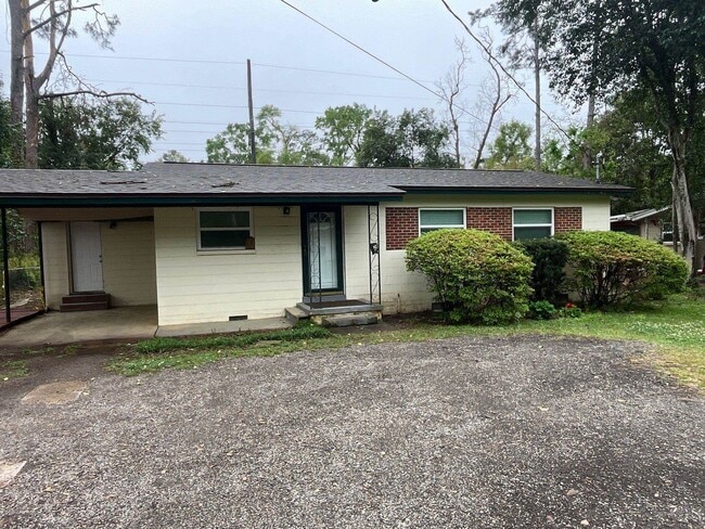 property at 1641 Airport Dr