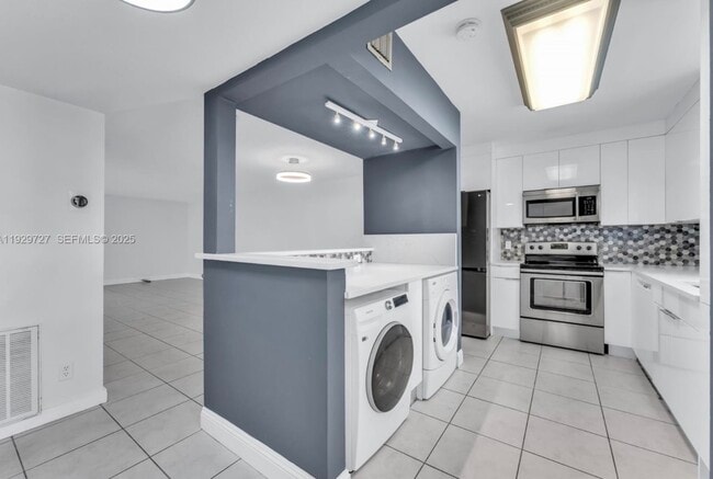 2945 NW 68th St in Fort Lauderdale, FL - Foto de edificio - Building Photo