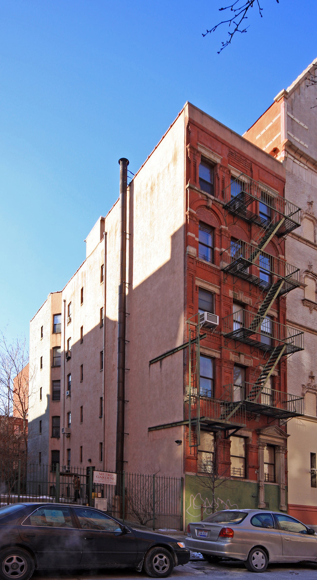 334 E 105th St in New York, NY - Building Photo - Building Photo