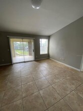 5112 Park Central Dr in Orlando, FL - Building Photo - Building Photo