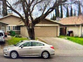 9340 Mira del Rio Dr in Sacramento, CA - Building Photo