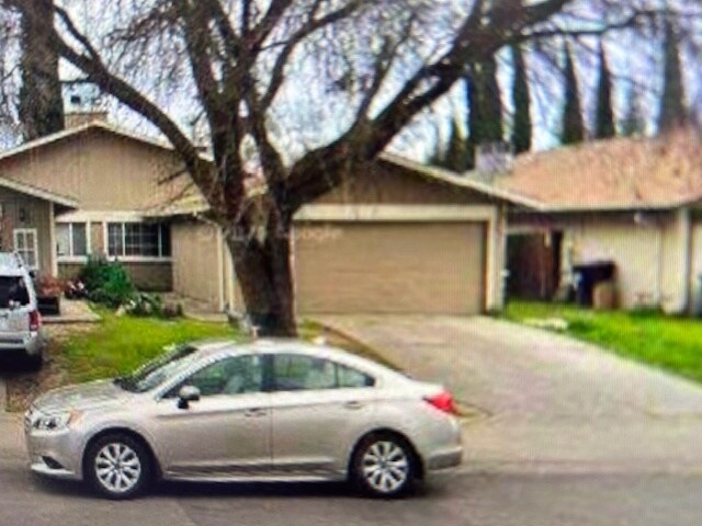 9340 Mira del Rio Dr in Sacramento, CA - Building Photo