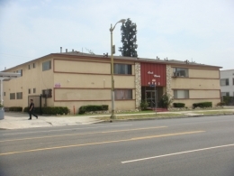 4240 S Figueroa St in Los Angeles, CA - Building Photo