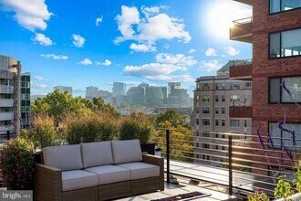 2525 Pennsylvania Ave NW in Washington, DC - Building Photo - Building Photo