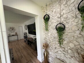 6040 SW 35th St in Miramar, FL - Building Photo - Building Photo