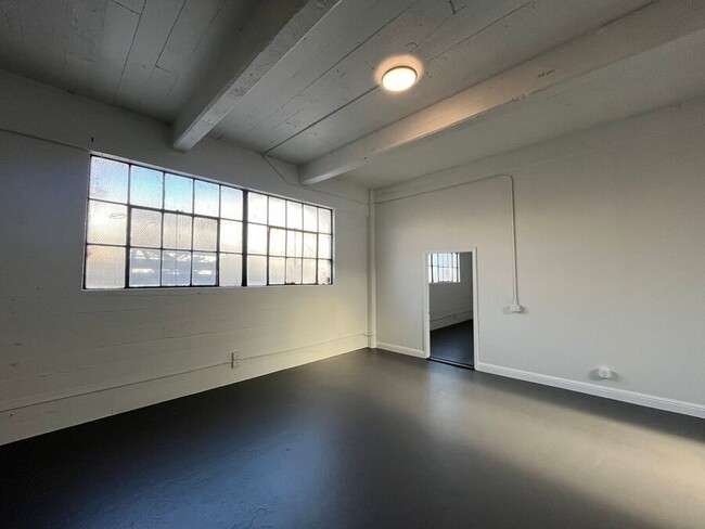 1341 58th Ave-Unit -11 in Oakland, CA - Building Photo - Building Photo