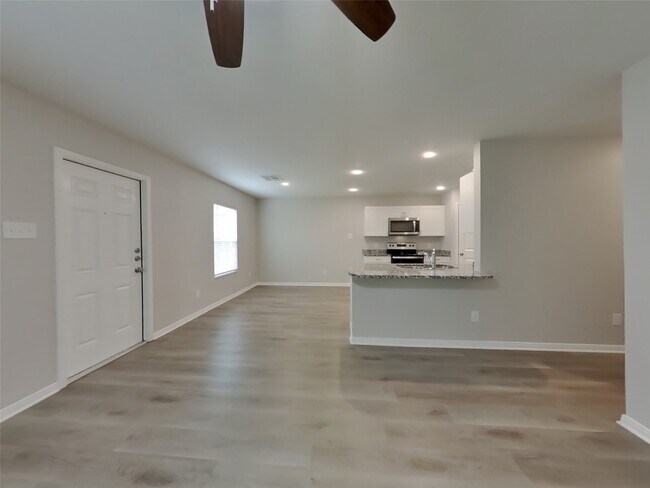 10122 Cerritos dr in Cut And Shoot, TX - Building Photo - Building Photo