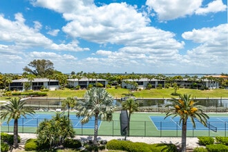 Westbay Point & Moorings in Holmes Beach, FL - Building Photo - Building Photo