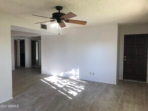 1550 N Stapley Dr in Mesa, AZ - Building Photo - Building Photo