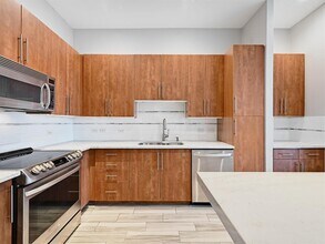 54 Rainey St in Austin, TX - Foto de edificio - Building Photo