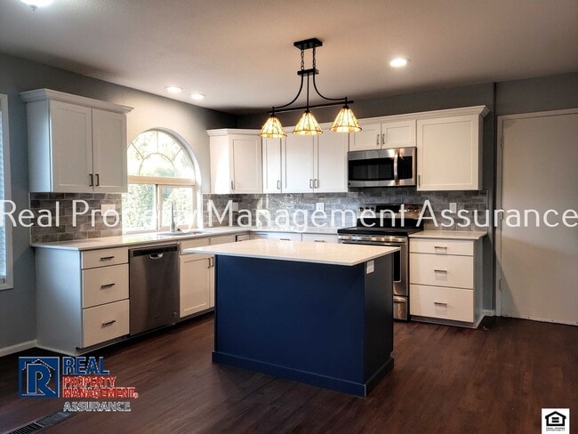 324 SW Frenwood Way in Beaverton, OR - Foto de edificio - Building Photo